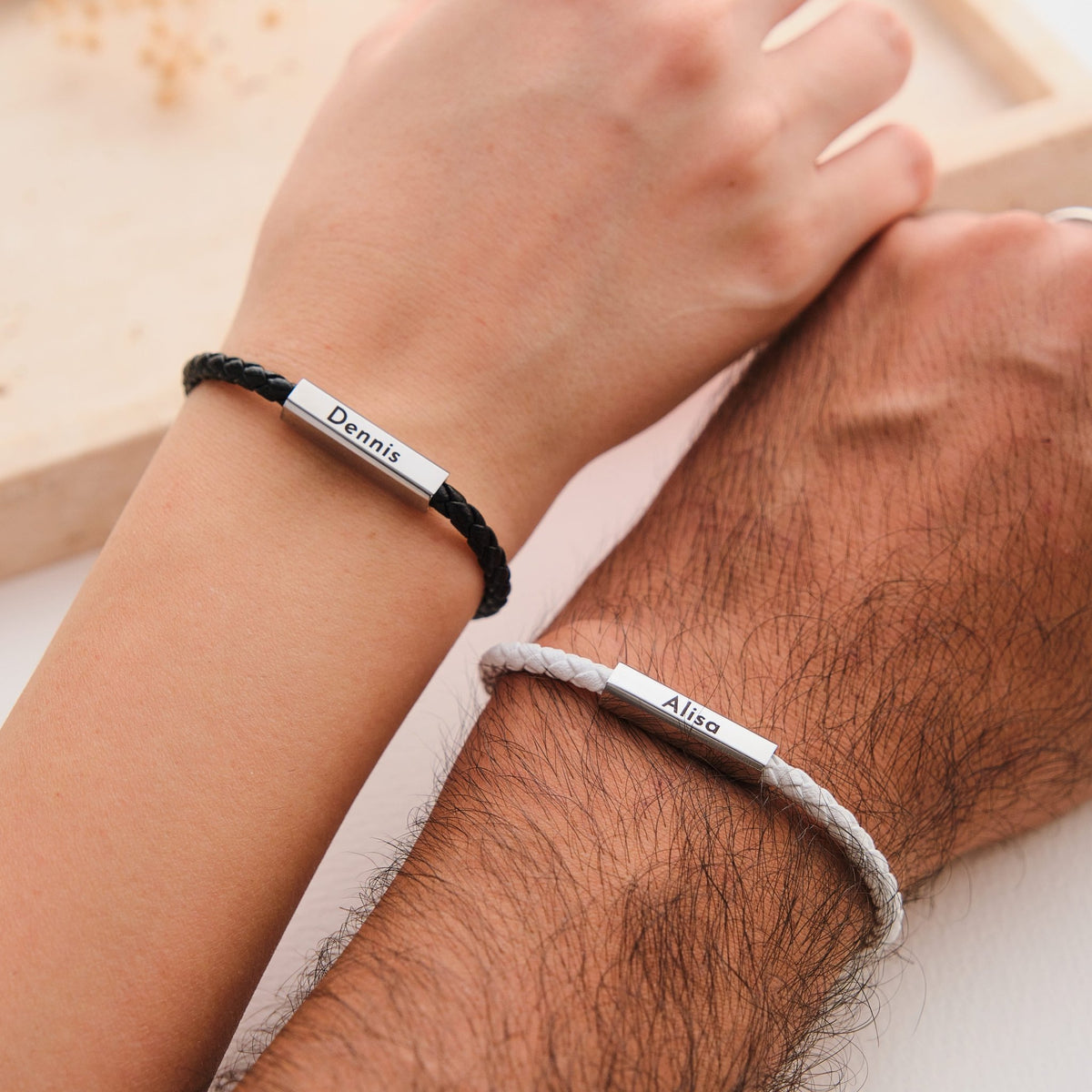 Magnetische Partnerarmbänder mit Gravur