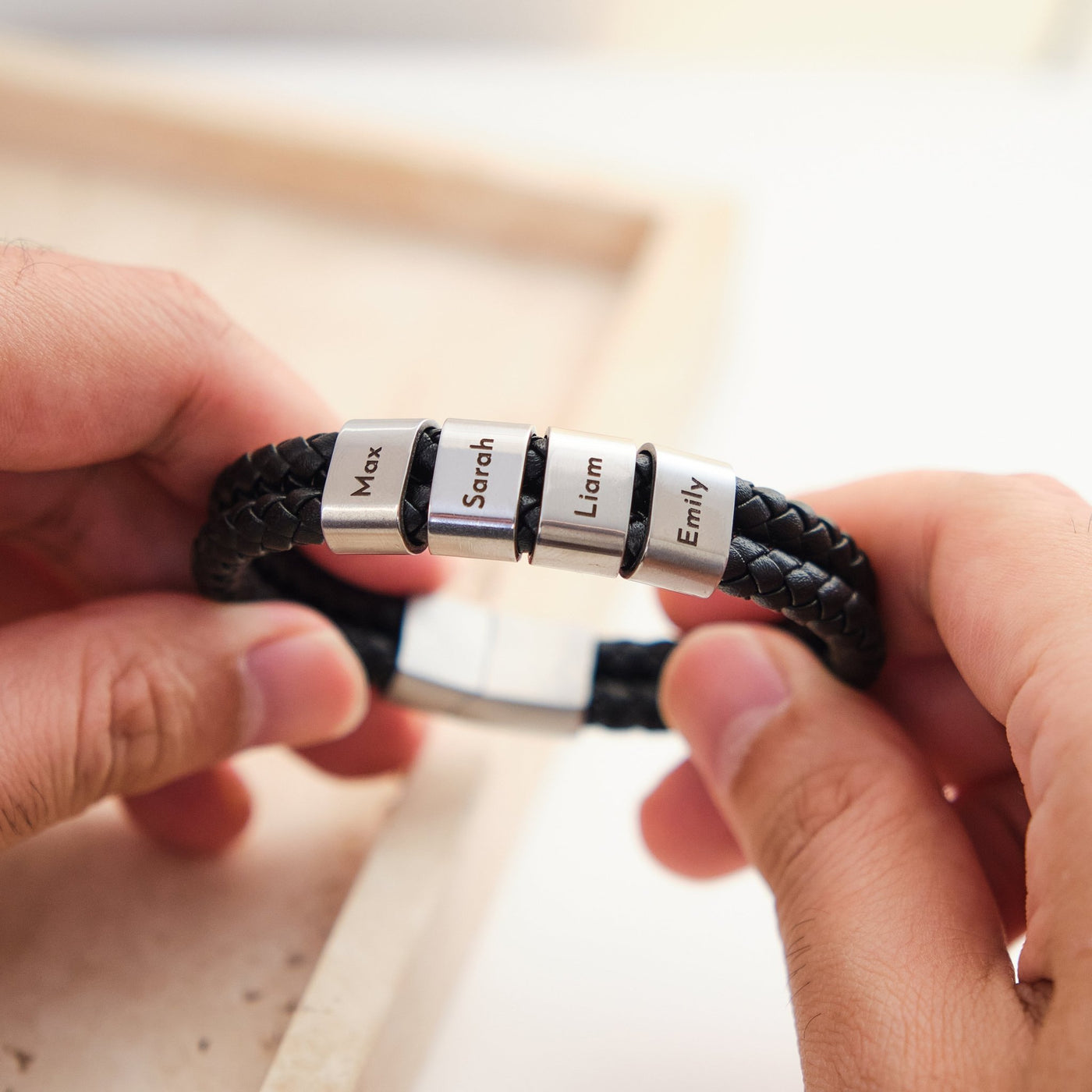 Doppel Lederarmband mit gravierten Beads - OTANTO