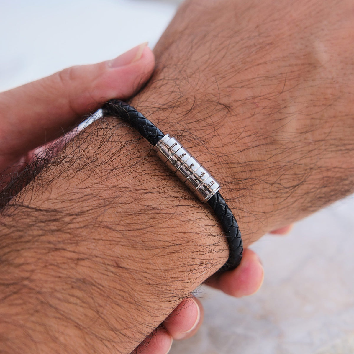 Leder Ringarmband mit bis zu 5 Gravuren - OTANTO