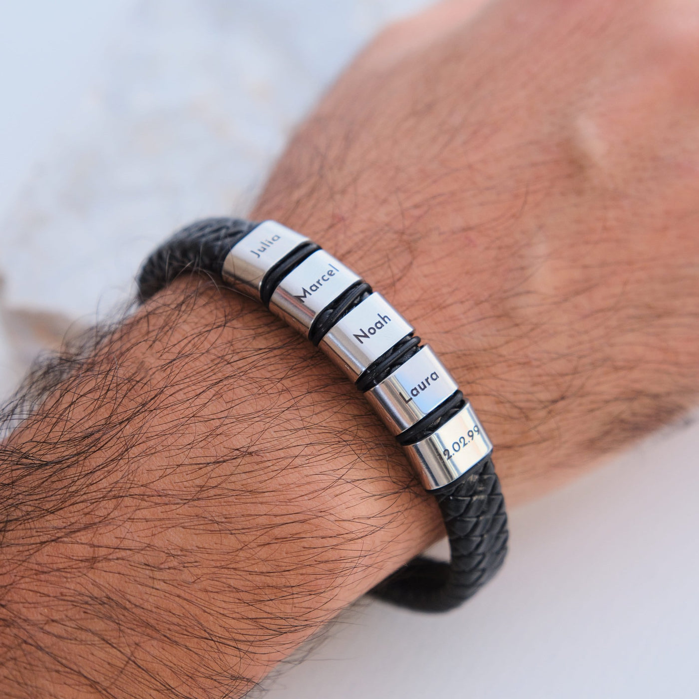 Lederarmband mit gravierten silbernen Beads - OTANTO