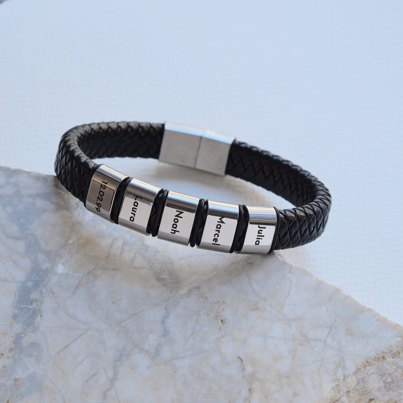 Lederarmband mit gravierten silbernen Beads - OTANTO