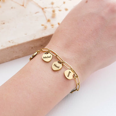 Armband mit Herzanhängern