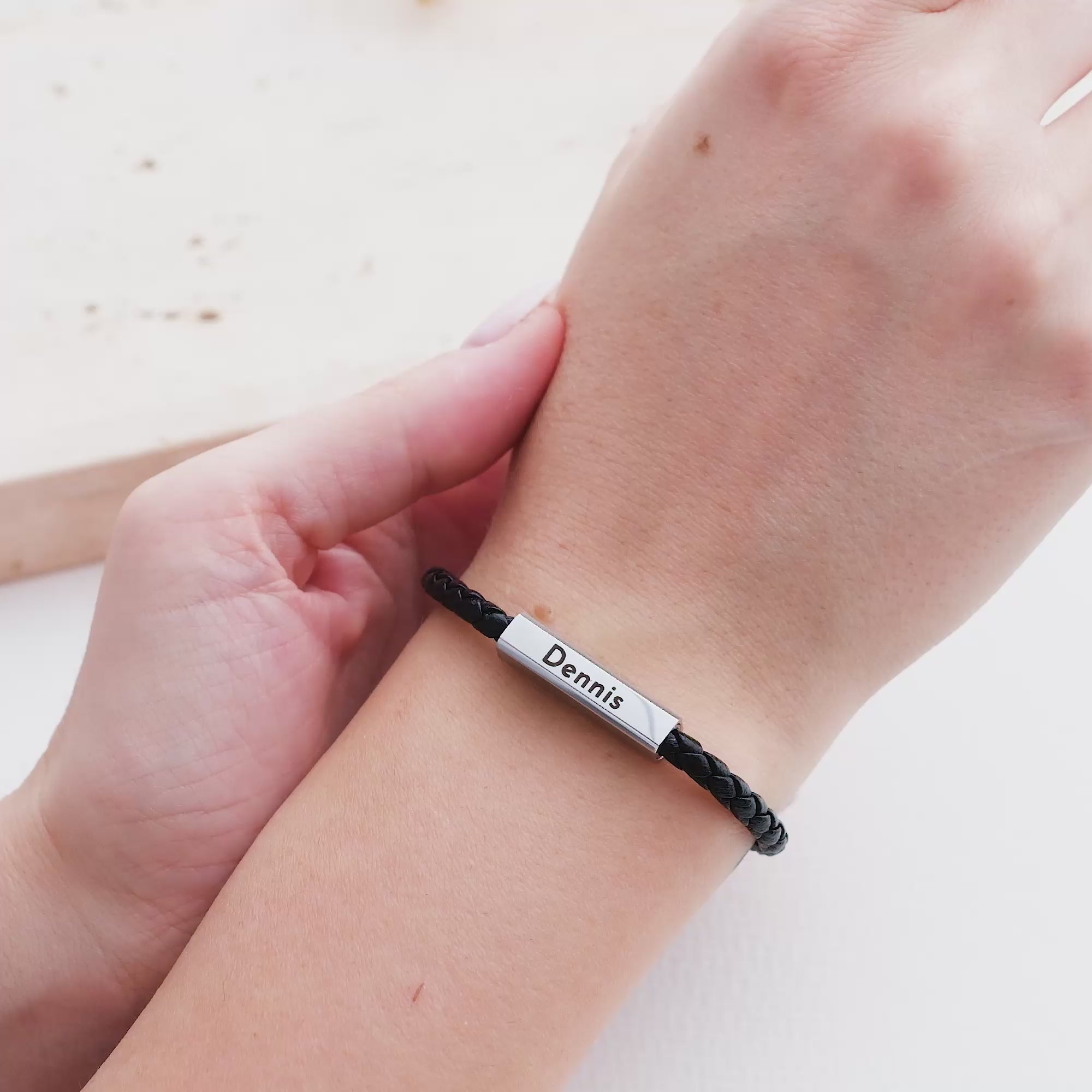 Pulseras magnéticas para parejas Schwarz Rose con grabado