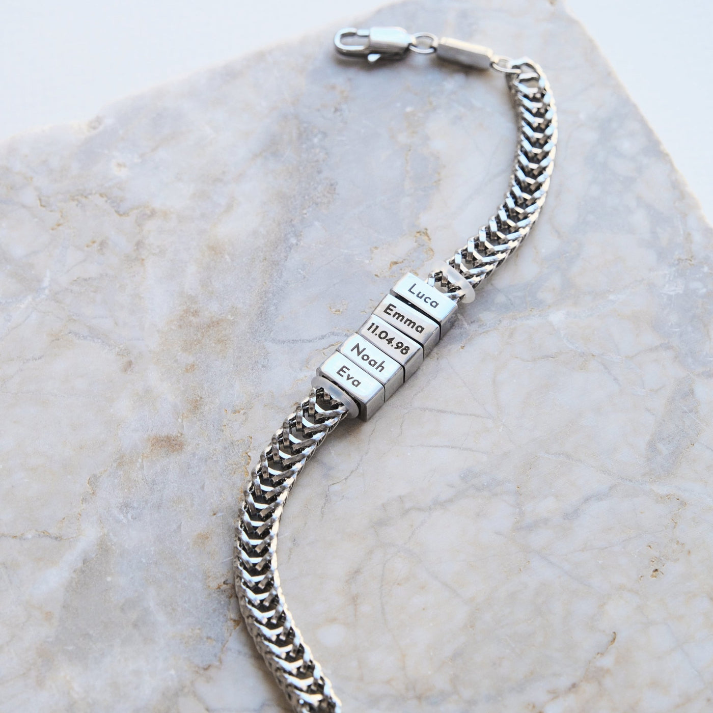 Retro Armband mit gravierten silbernen Beads - OTANTO