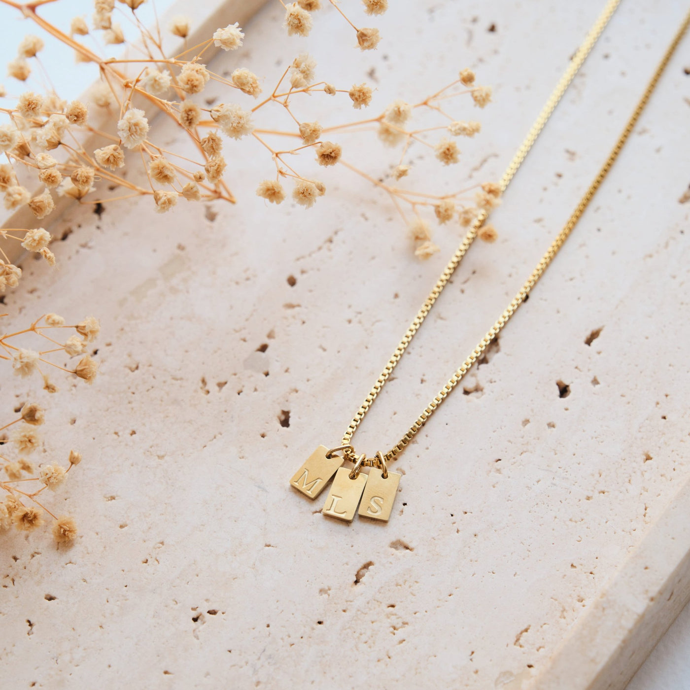 Tag Initial Halskette bis zu drei Anhänger - OTANTO